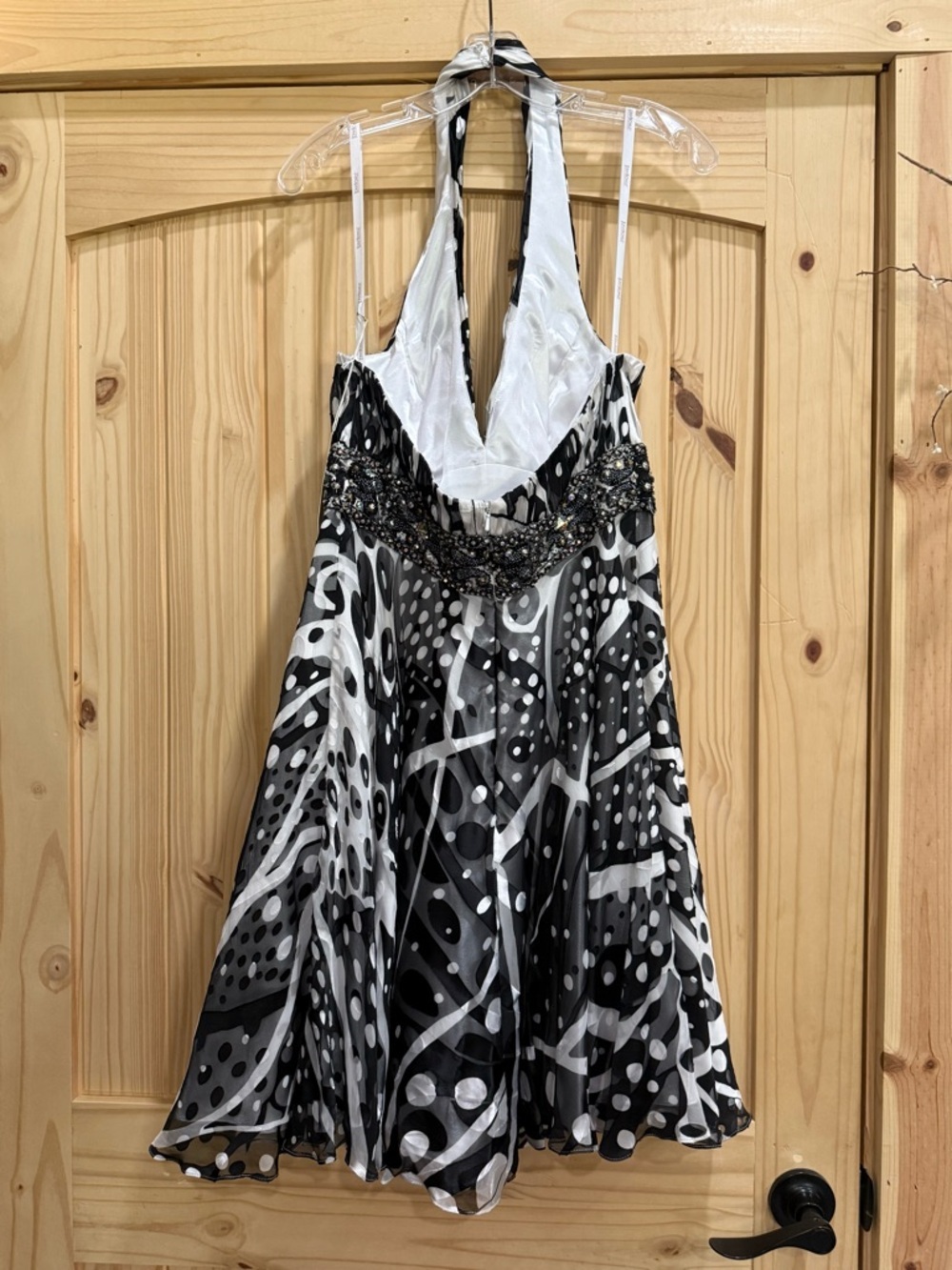 Tony Bowls Black White Abstract Beaded Halter Cocktail Dress TS21018 Size 12 - Picture 7 of 11